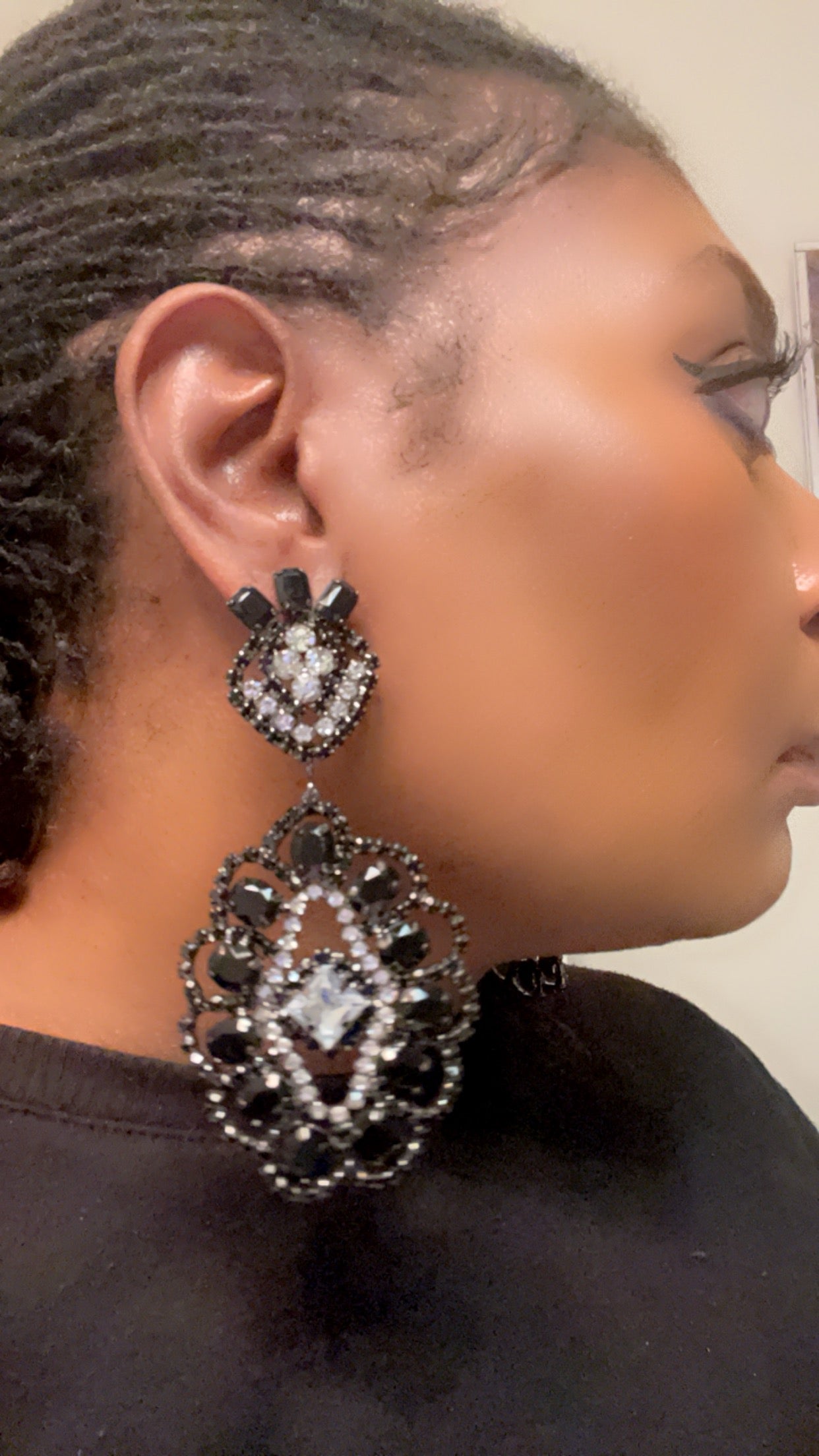 Luxurious Black Rhinestone Flower Dangle Earrings